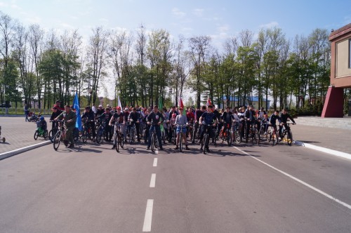 В аг.Вертелишки 1 мая порядка 120 жителей поселка и работников кооператива приняли участие в велопробеге «Маршрутом Победы»